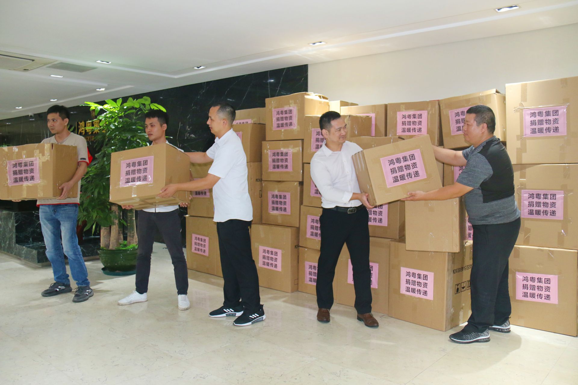 长沙岳浩汽车配件配送有限公司公益回顾丨家国同欢月同圆 温暖满载甘孜州(图2)